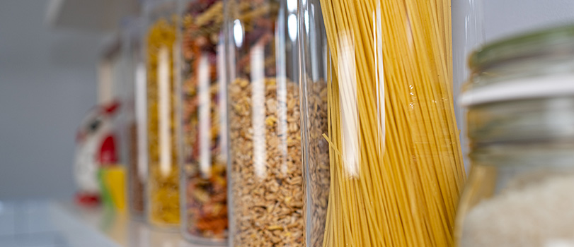 News_Plastic Food Containers Pasta and grains in plastic food containers