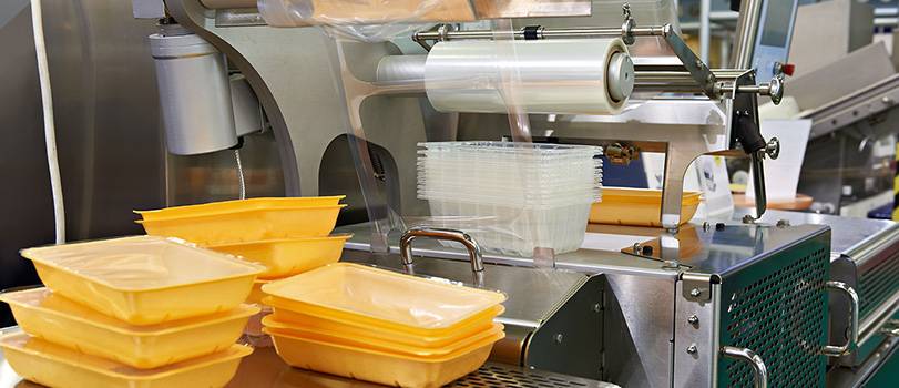 News_Plastic Wrap Machine Machine wrapping packages in plastic